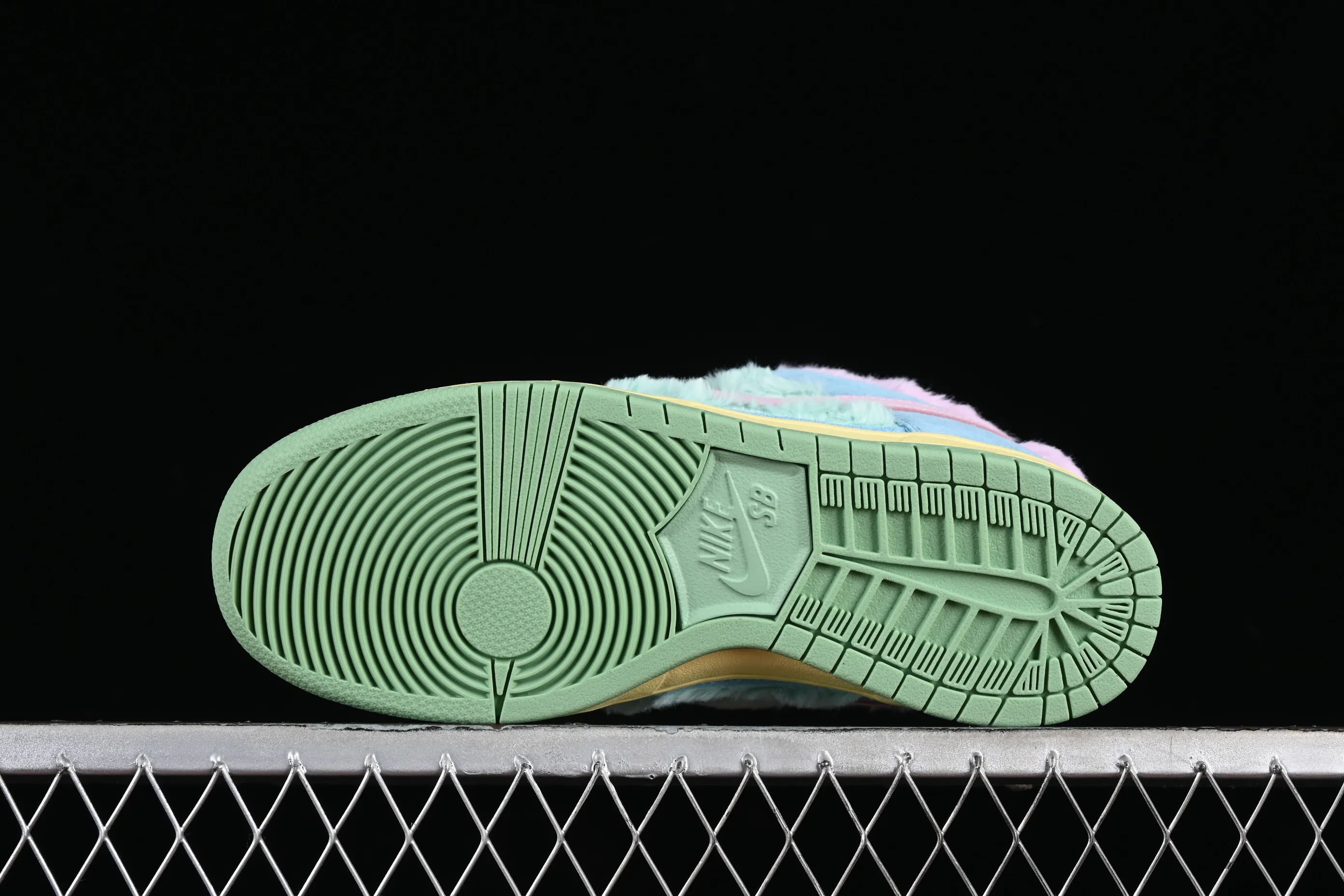 All Categories Nk SB Dunk Series Nk SB Dunk Low Low-top sneakers C version Verdy x Nk SB Dunk Low "Visty" joint model SB low-top casual sneakers FN6040-400